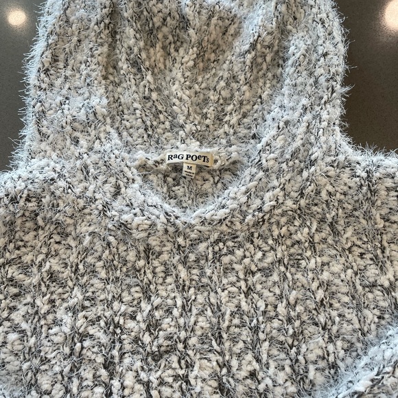 Cozy new hoodie - Picture 2 of 4